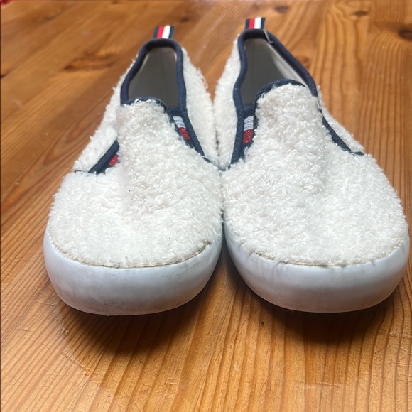 Tommy Hilfiger White and Blue Sherpa Slippers/shoes - Picture 7 of 10
